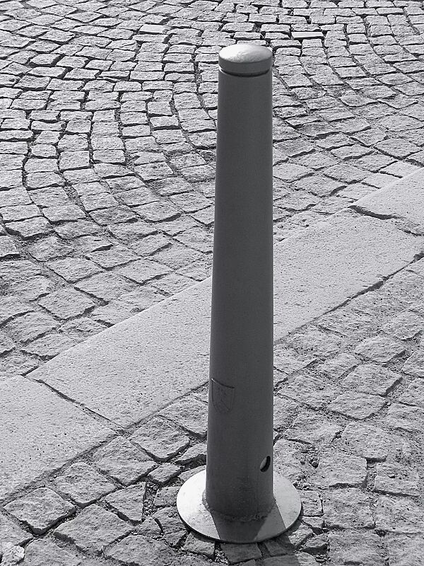 poller-isac__shoKAT0019354 Poller ISAC mit Stadtwappen, zum Einbetonieren, in RAL 9007 graualuminium