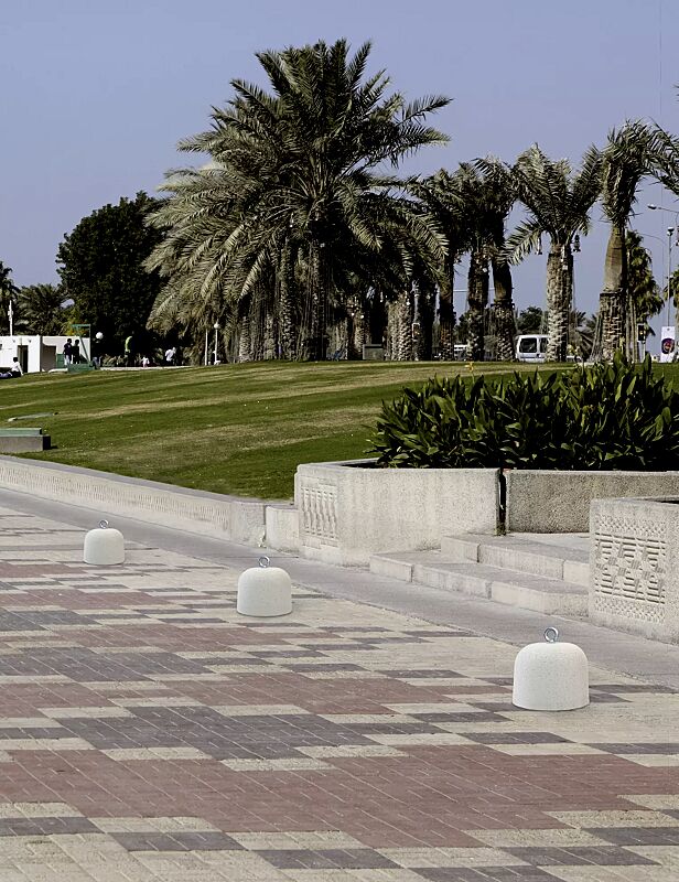 Poller KID aus Beton sandgestrahlt, in Granitoptik weiß