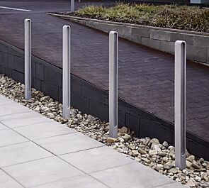 <div id="container" class="container">Poller MIELON zum Aufdübeln bei -100 mm, in RAL 9006 weißaluminium</div>