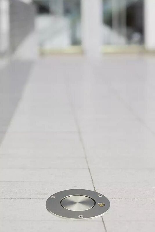 poller-saphir__shoKAT0010153 Versenkbarer Poller SAPHIR 90 und 140 mit Dreikantschloss im Sockelring