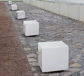 <div id="container" class="container">Poller TEKTIT aus Sichtbeton, in weiß</div>