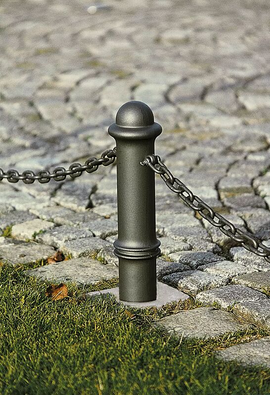 rabattengelaender-mit-poller-favorit-40__shoKAT0006998 Kettenpoller mit 2 Ösen inkl. Schäkel und Absperrkette, mit Sockel B 76