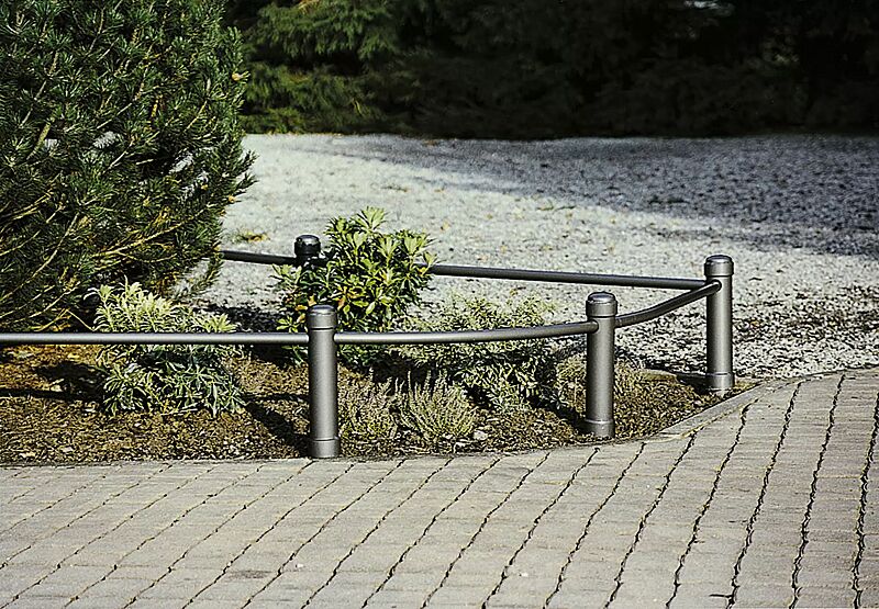 Rabattengeländer mit Poller STIL und Verbindungsrohren, in DB 703 eisenglimmer