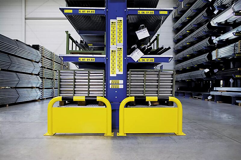 rammschutzbuegel-kitee__shoKAT0037689 Rammschutzbügel KITEE mit Unterfahrschutz für den Innenbereich, gelb kunststoffbeschichtet mit schwarzen Signalstreifen, H x B: 600 x 1000 mm