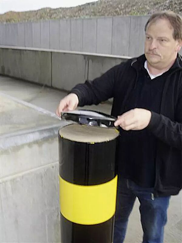 rammschutzpoller-beskyt__shoKAT0024930 einfache Befüllung durch abnehmbaren Deckel