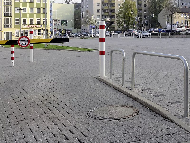 rammschutzpoller-genas__shoKAT0064537 Rammschutzpoller GENAS zum Einbetonieren, Ø 152 mm, in weiß mit roten Reflexstreifen