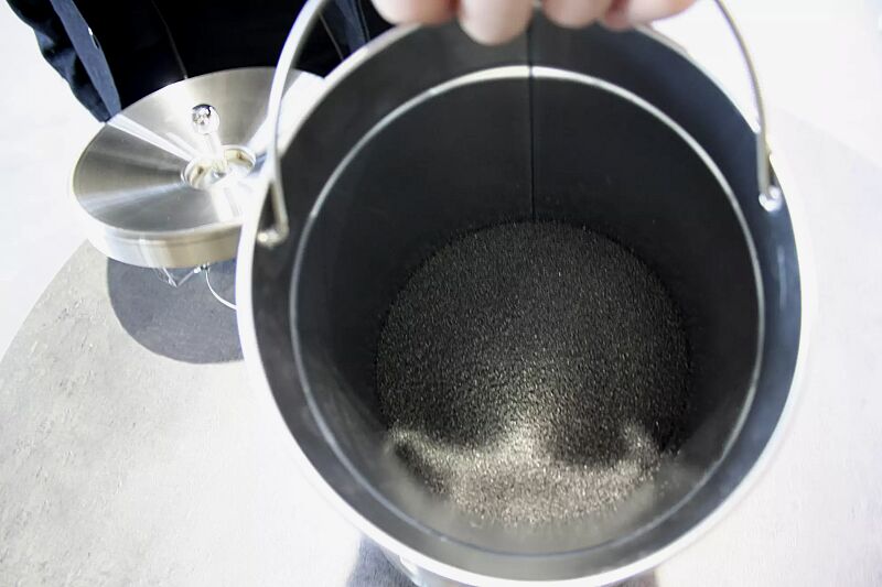 raucherstehtisch-blackpool__shoKAT0039683 Detail: Innenbehälter mit Henkel