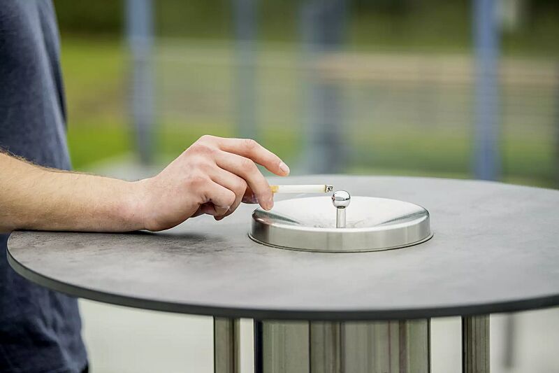 raucherstehtisch-blackpool__shoKAT0056235 Detail: Ascher