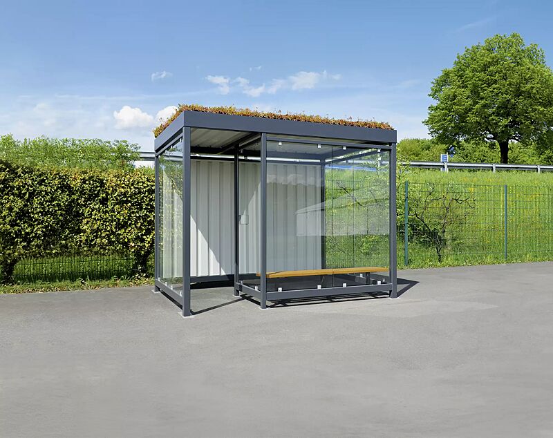 raucherunterstand-aquila-green__shoKAT0065620 Raucherunterstand AQUILA GREEN mit auftragsbezogener Anpassung (zusätzliche Windschutzwand), Dachbreite x Dachtiefe 3180 mm x 2165 mm, Rückwand Trapezblech, Seiten- / Windschutzwände, ESG, Klarglas, Sitzbank, Stahlkonstruktion in RAL 7016 anthrazitgrau...