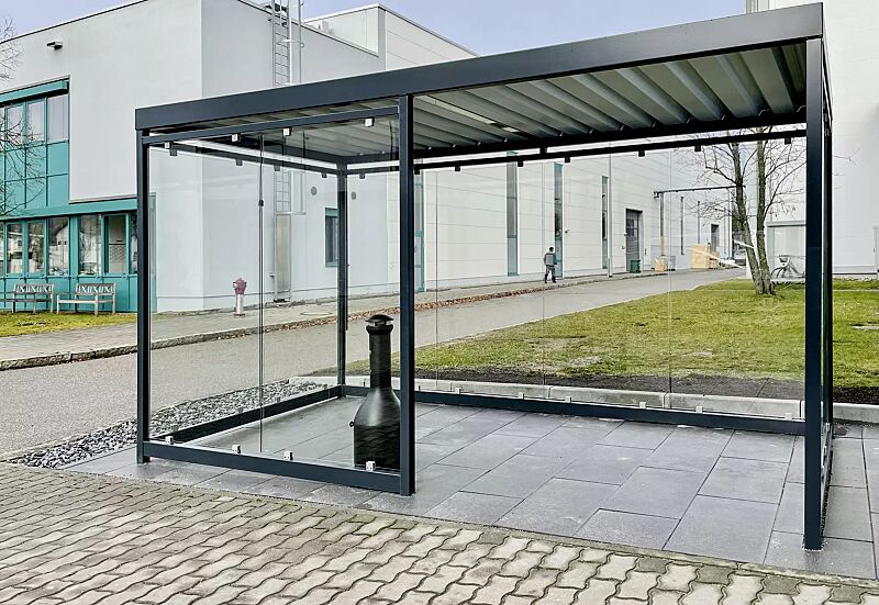 raucherunterstand-aquila__shoKAT0069895 Raucherunterstand AQUILA, Dachbreite x Dachtiefe 4195 mm x 2165 mm, Rück- / Seiten- / Windschutzwände ESG, Klarglas, Stahlkonstruktion in RAL 7016 anthrazitgrau