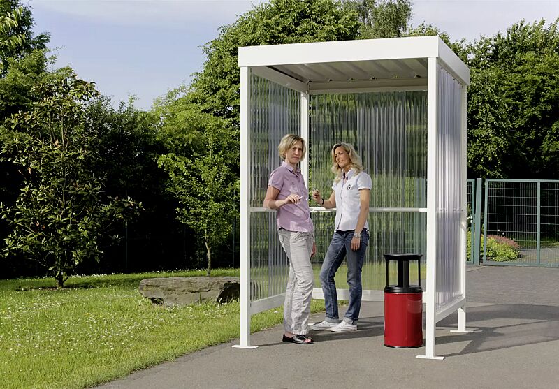 raucherunterstand-cigar__shoKAT0054652 Raucherunterstand CIGAR, Dachbreite x Dachtiefe 1720 mm x 1580 mm, inklusive Rück- / Seitenwände, mit integrierter Anlehnmöglichkeit, Stahlkonstruktion in RAL 9002 grauweiß