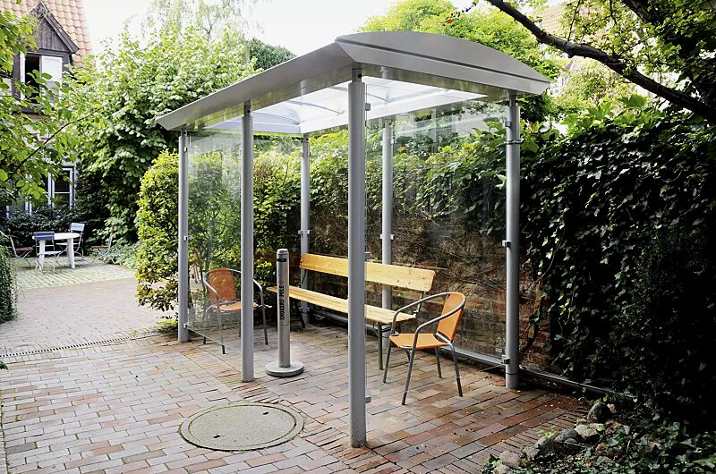 raucherunterstand-pluto__shoKAT0068537 Raucherunterstand PLUTO, Dachbreite x Dachtiefe 3300 mm x 2030 mm, mit Rück-, Seiten- und Windschutzwänden aus ESG, Klarglas, Stahlkonstruktion in RAL 9007 graualuminium