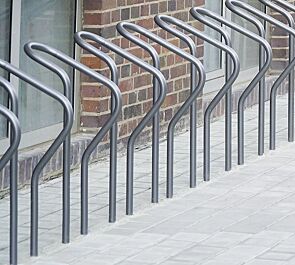 Reihenanlehnbügel LARGO einseitig, in RAL 9006 weißaluminium