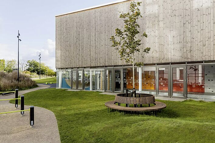 Rundbank IKAST mit Rückenlehne, Ø 2500 mm, Stahlteile in RAL 7016 anthrazitgrau