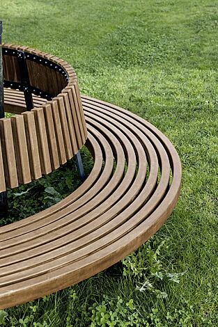 Detail: Mahagoniholzbelattung