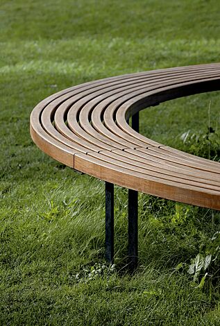 Detail: Mahagoniholzbelattung