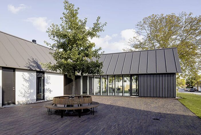 Rundbank IKAST mit Rückenlehne, Ø 3000 mm, Stahlteile in RAL 7016 anthrazitgrau