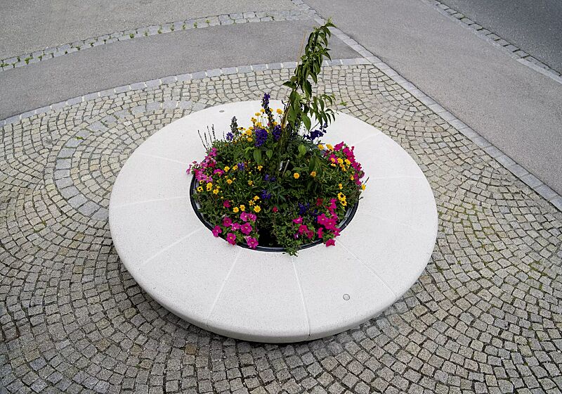 rundbank-olimpo__shoKAT0064193 Rundbank OLIMPO aus Beton, in Granitoptik weiß