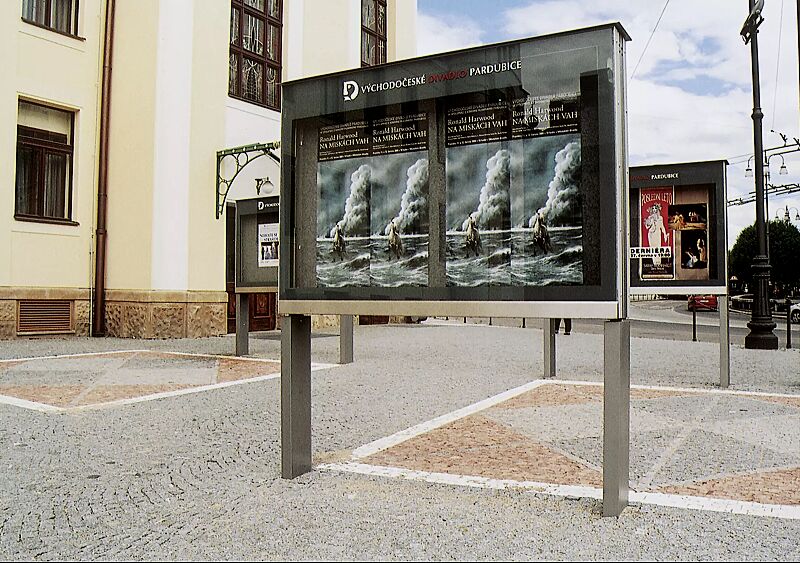 schaukasten-c-light-if__shoKAT0018480 Schaukasten C-LIGHT IF mit Rechteckrohrständern zum Aufdübeln, doppelseitig, in RAL 9007 graualuminium