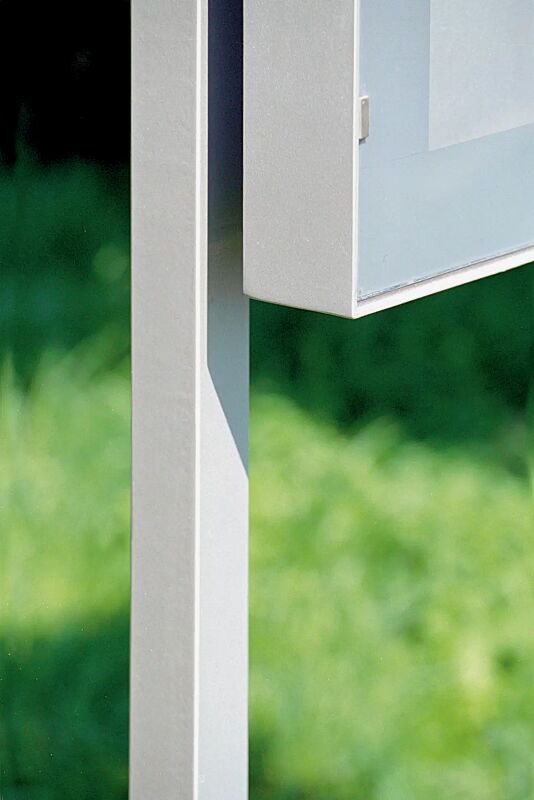 schaukasten-c-light-if__shoKAT0050756 Schaukasten C-LIGHT IF mit Quadratrohrständern in RAL 9007 graualuminium