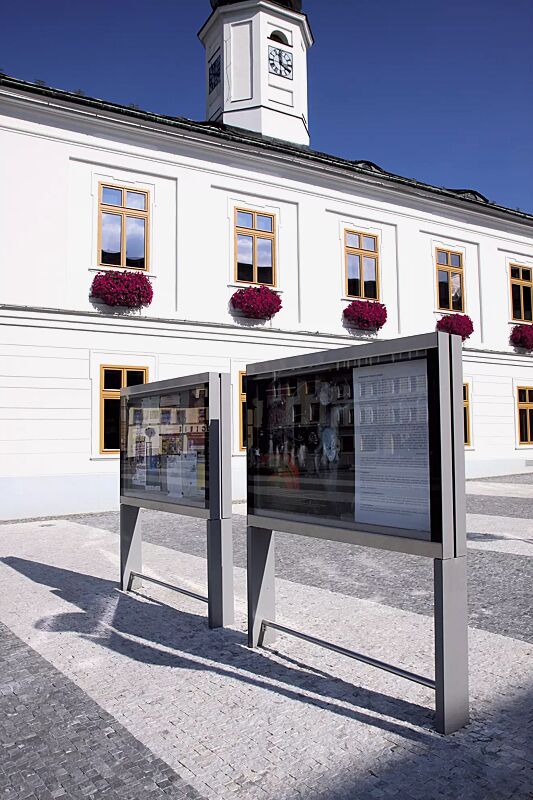 schaukasten-c-light-if__shoKAT0050759 Schaukasten C-LIGHT IF mit Rechteckrohrständern zum Aufdübeln, doppelseitig, in RAL 9007 graualuminium