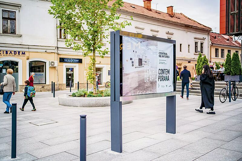 schaukasten-c-light-if__shoKAT0070463 Schaukasten C-LIGHT IF mit Rechteckrohrständern zum Aufdübeln, doppelseitig, in RAL 9007 graualuminium