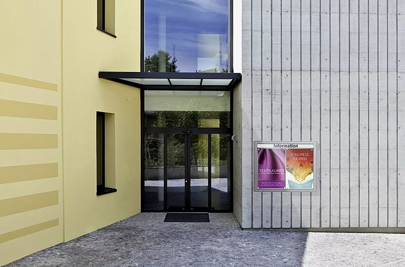 schaukasten-derinea__shoKAT0074317 Schaukasten DERINEA zur Wandbefestigung, Ecken spitz, Bautiefe 100 mm, für 18 x DIN A4, Alu silber