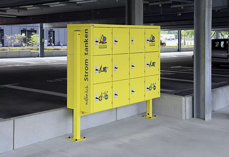 schliessfachanlage-secure__shoKAT0052556 Schließfachanlage SECURE, 12 Schließfächer mit Elektroinstallation, Türschließung mittels Münzpfandschloss, inklusive Unterzug und Stützen zum Aufdübeln, Stahlkonstruktion in RAL 1018 zinkgelb, Beklebung bauseits