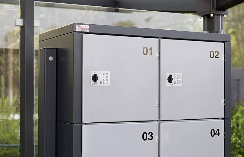 schliessfachanlage-secure__shoKAT0062248 Detail: Schließfach mit PIN-Code-Schloss und Tür-Griffleiste