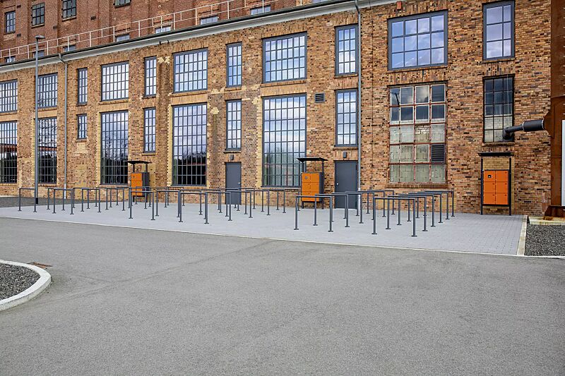 schliessfachanlage-secure__shoKAT0069282 Schließfachanlage SECURE, 5 Fächer mit Elektroinstallation, zusätzliches Technikfach mit TFT-Display und RFID/SMS-Zugangssteuerung STATION-CONTROL, Stützen zum Aufdübeln inklusive Dach, Stahlkonstruktion in DB 703 eisenglimmer bzw. RAL 2004 reinorange...