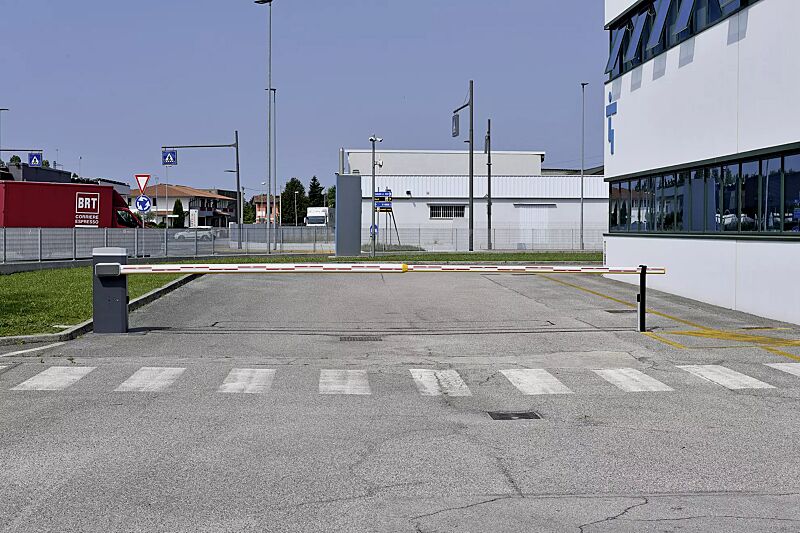 schrankenanlage-busset__shoKAT0065692 Schrankenanlage BUSSET mit Absperrbreite 7,60 m