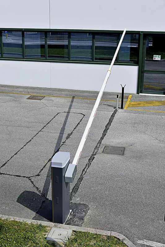 schrankenanlage-busset__shoKAT0065693 Schrankenanlage BUSSET mit Absperrbreite 7,60 m