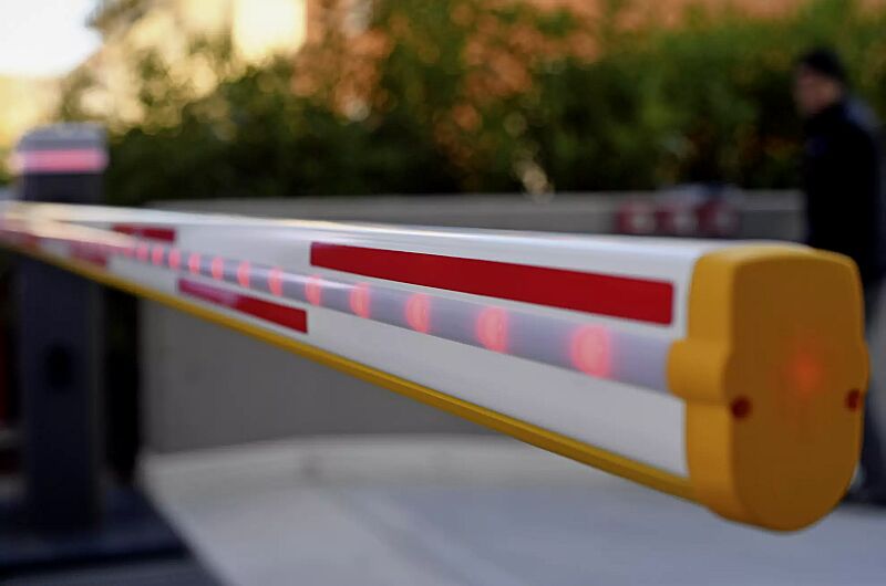 schrankenanlage-busset__shoKAT0067778 Detail: LED-Schrankenbaumbeleuchtung (Zubehör)