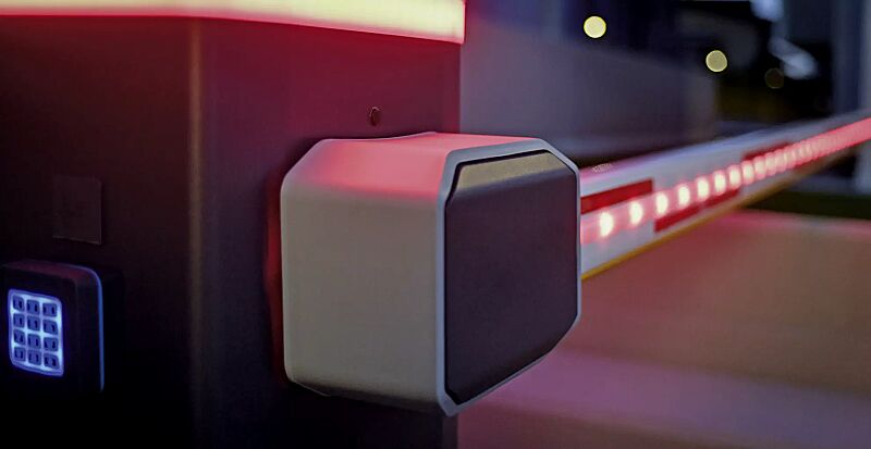 schrankenanlage-busset__shoKAT0067780 Detail: LED-Schrankenbaumbeleuchtung