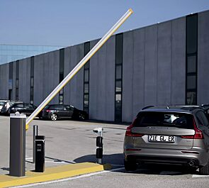 Schrankenanlage MONNES mit Absperrbreite 3,80 m und Kennzeichenerkennung (auf Anfrage)