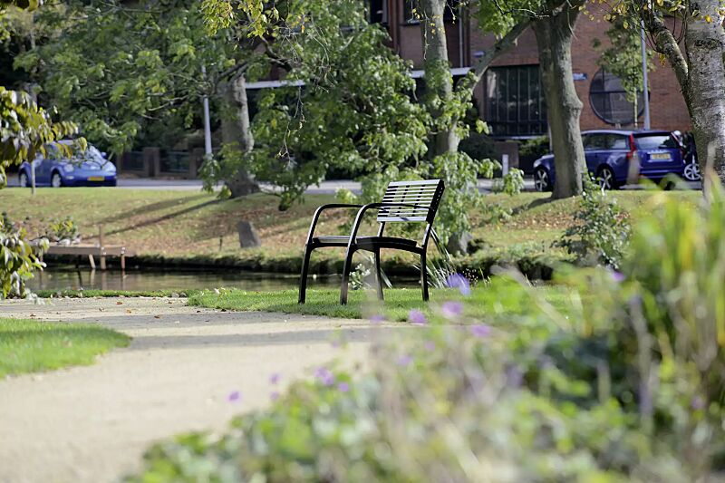 seniorenbank-caserta__shoKAT0040038 Seniorenbank CASERTA mit Rückenlehne und Armlehnen aus Stahl