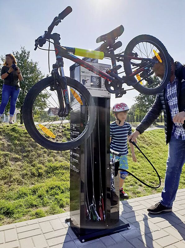 servicestation-assist__shoKAT0059094 Servicestation ASSIST, Modell "BASIC", pulverbeschichtet in RAL 9004 signalschwarz