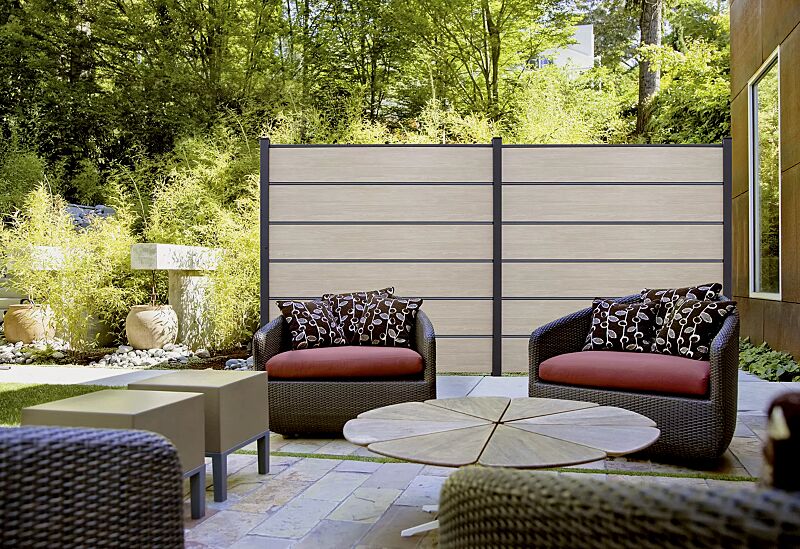 sichtschutzwand-wexford__shoKAT0073062 Sichtschutzwand WEXFORD, Ausführung PREMIUM, Höhe 1800 mm, Pfosten in DB 703 eisenglimmer, Wandelemente foliert in sheffield oak