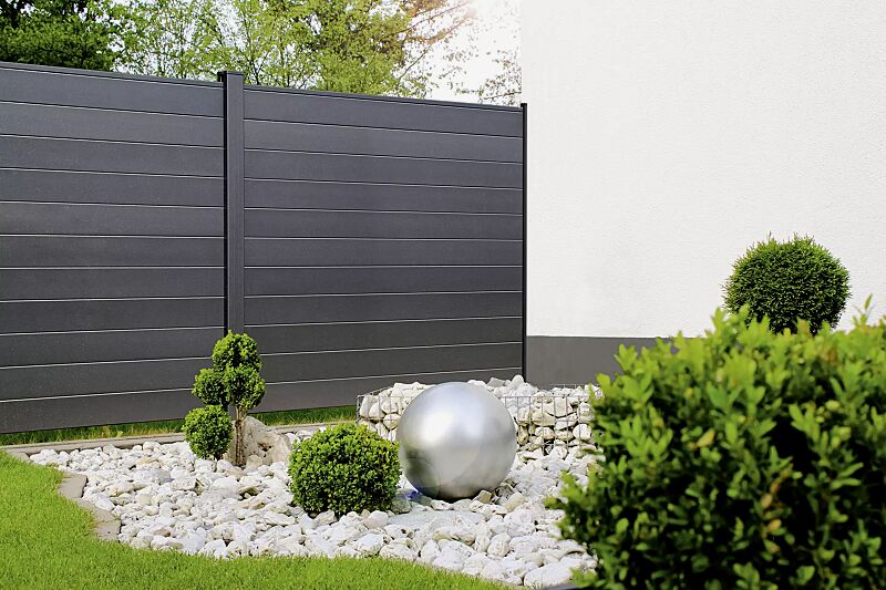 sichtschutzwand-wexford__shoKAT0073250 Sichtschutzwand WEXFORD, Ausführung ALUMINIUM, Höhe 1800 mm, Pfosten und Wandelemente in DB 703 eisenglimmer