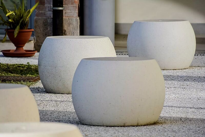 sitz-apollos__shoKAT0067539 Sitz APOLLOS aus rekonstituiertem Marmor, Sitzfläche geschliffen, Seitenflächen sandgestrahlt, in weiß carrara