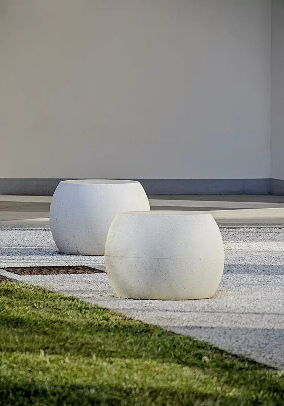 sitz-apollos__shoKAT0067543 Sitz APOLLOS aus rekonstituiertem Marmor, Sitzfläche geschliffen, Seitenflächen sandgestrahlt, in weiß carrara