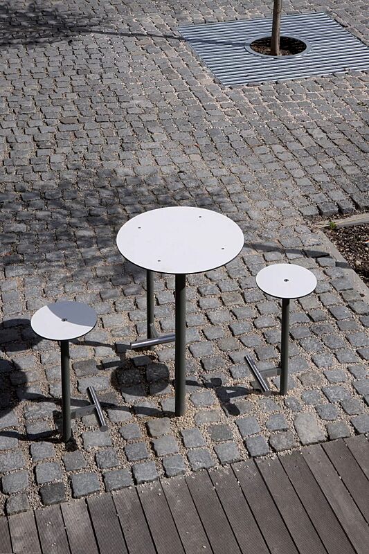 sitz-bistrot-bar__shoKAT0054920 Barhocker und Stehtisch BISTROT mit HPL-Auflage in White 0085, Stahlteile in RAL 9007 graualuminium