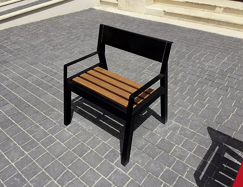 sitz-casteo__shoKAT0065048 Sitz CASTEO mit Hartholzbelattung, Stahlteile in RAL 3000 feuerrot und RAL 9005 tiefschwarz