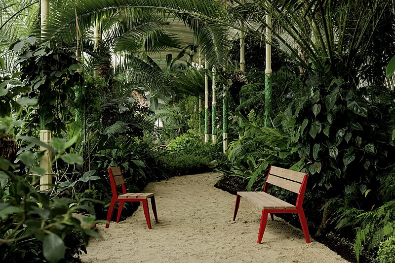 sitz-eger__shoKAT0073852 Sitz und Sitzbank EGER CLASSIC mit Rücklehne, mit Kiefernholzbelattung, Stahlteile in RAL 3020 verkehrsrot