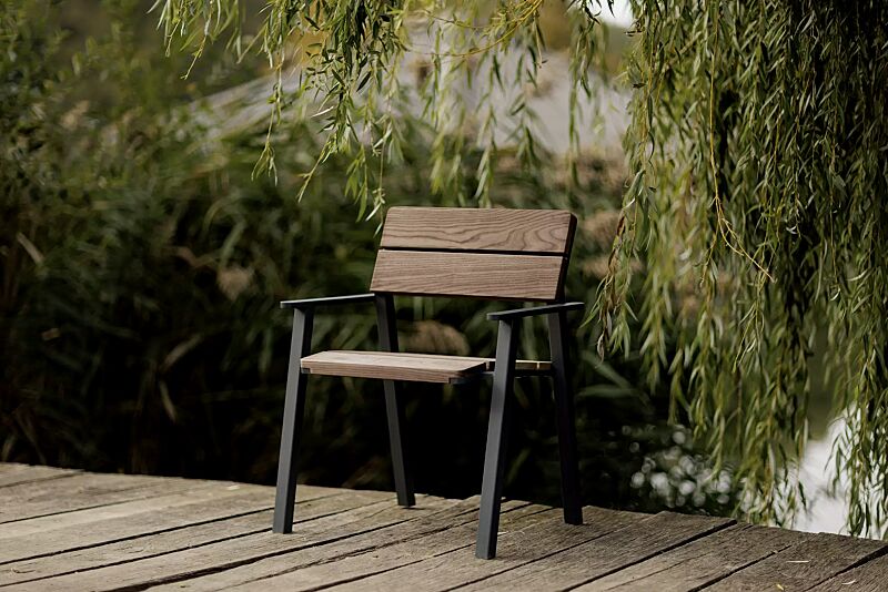 sitz-eger__shoKAT0073857 Sitz EGER MODERN mit Rücken- und Armlehnen, mit Eschenholzbelattung, Stahlteile in RAL 7016 anthrazitgrau