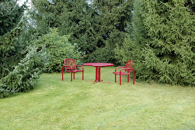 sitz-egna__shoKAT0037947 Sitz EGNA in RAL 3000 feuerrot und Tisch EGNA