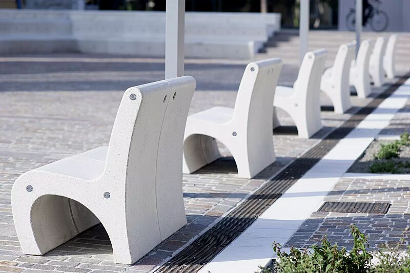 sitz-gea__shoKAT0042918 Sitz GEA aus rekonstituiertem Marmor, in weiß carrara