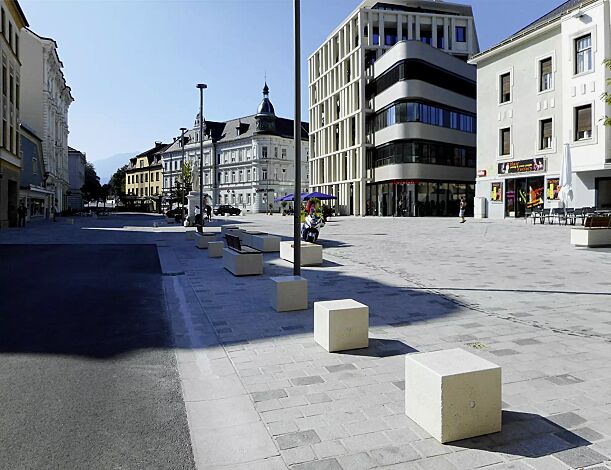 Poller IDRA aus Beton, Oberseite geschliffen, in Granitoptik weiß