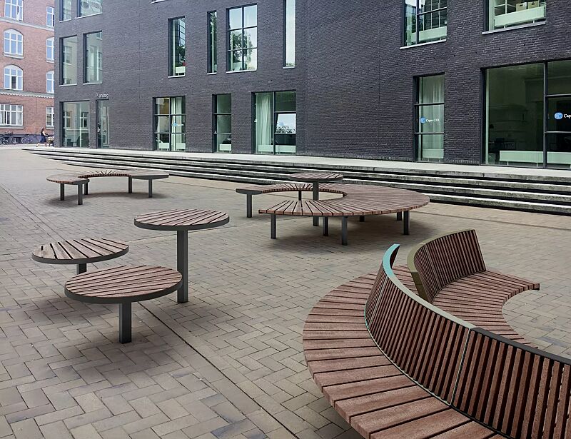 sitz-lago__shoKAT0068881 Sitz und Tisch LAGO mit Jatobaholzbelattung, Stahlteile in RAL 7016 anthrazitgrau sowie Rundbank LAGO ohne Rückenlehne und mit drei Rückenlehnen, mit Jatobaholzbelattung, Stahlteile Unterkonstruktion in RAL 7016 anthrazitgrau, Stahlteile Rückenlehne...