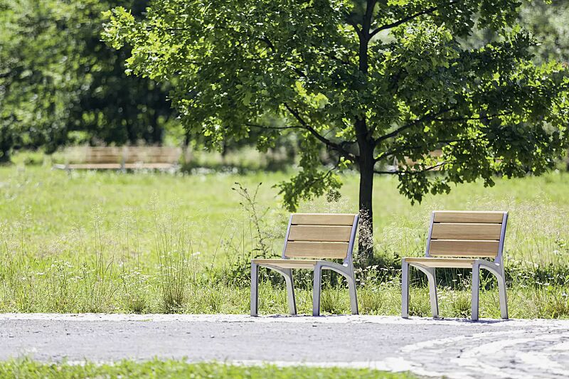 sitz-miela__shoKAT0053771 Sitz MIELA mit Robinienholzbelattung
